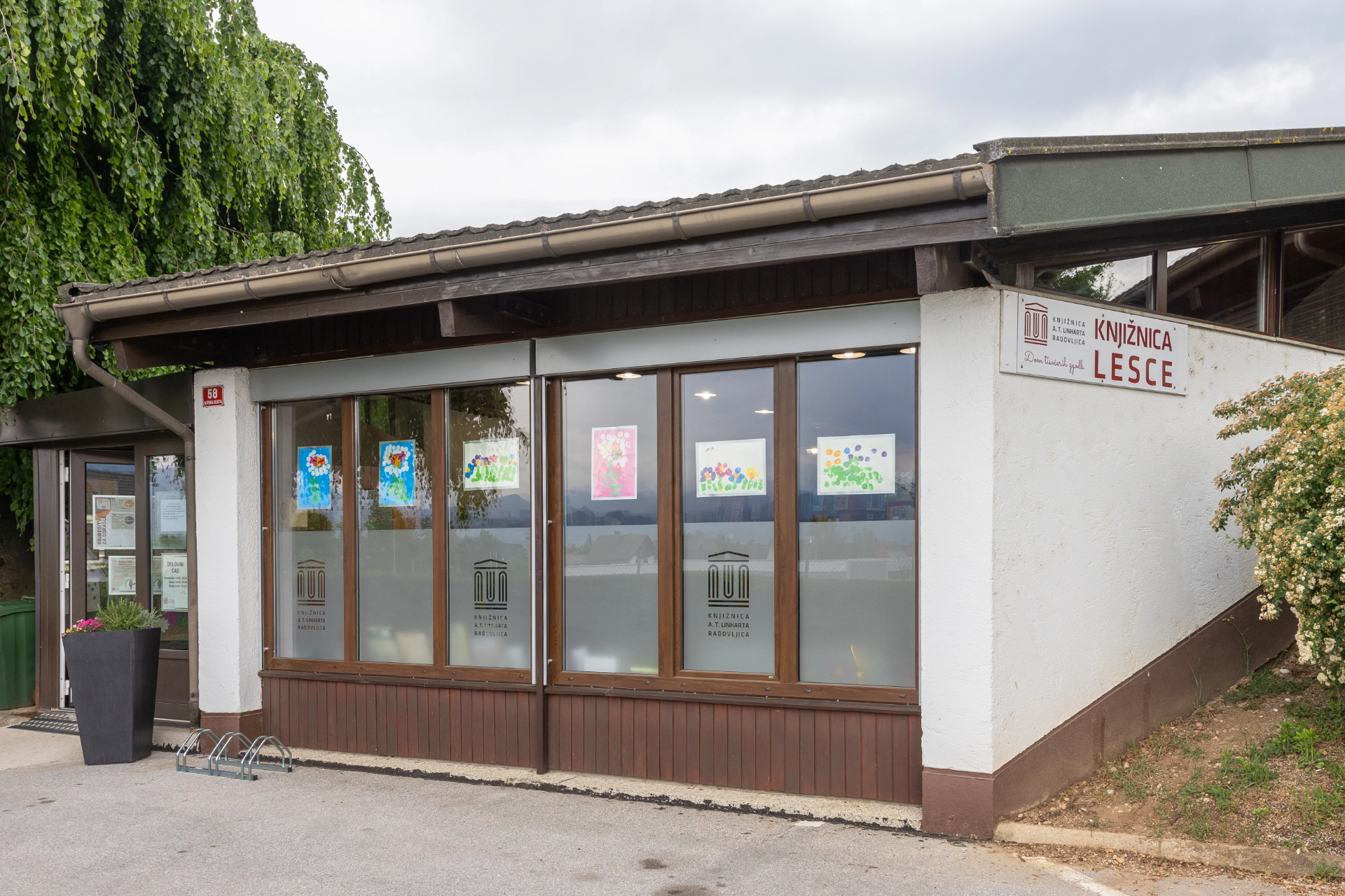 Knjižnica Lesce (1)